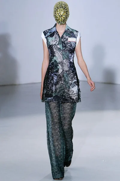 Look 4